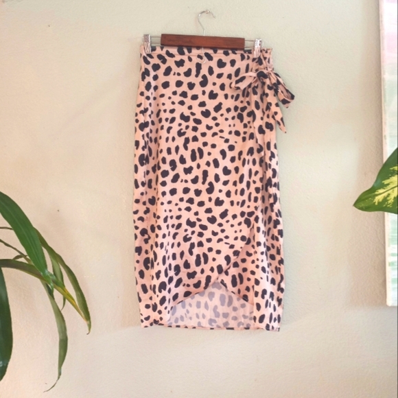 Nasty Gal Animal Print Mob Wife Classic Silky Flowy Casual Boho Faux Wrap Skirt - Picture 2 of 6